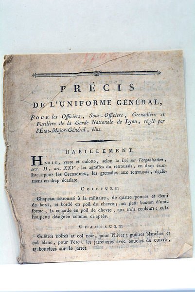 PRÉCIS DE L'UNIFORME GÉNÉRAL, Pour les Officiers, Sous-Officiers, Grenadfiers et …