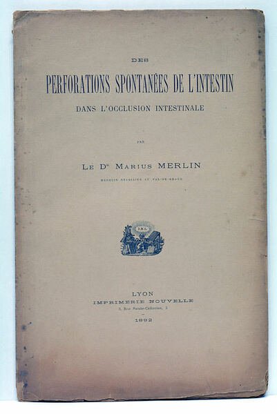 Des perforations spontanées de l'intestin dans l'occlusion intestinale.