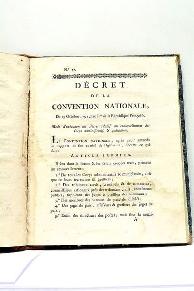 1). DECRET (.) portant que le Gouvernement provisoire de la …