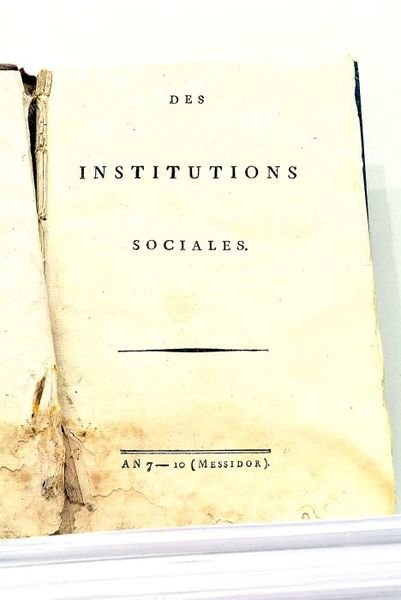 INSTITUTIONS SOCIALES (Des).