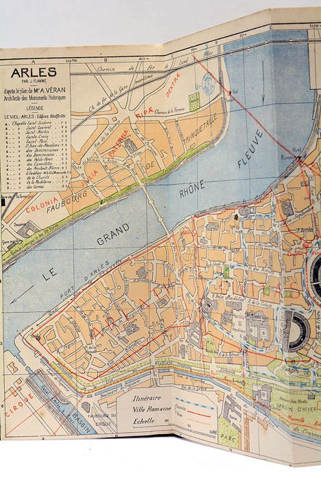 Arles et sa Région. Guide pratique du voyageur. Couronné aux …