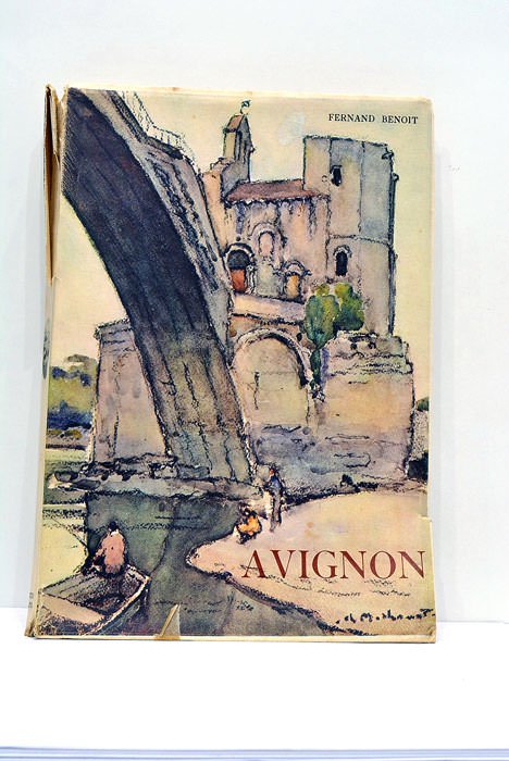 Avignon au double visage.