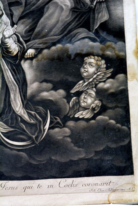 Benedictus fructus ventris tiu jesus qui te in coelis coronavit.