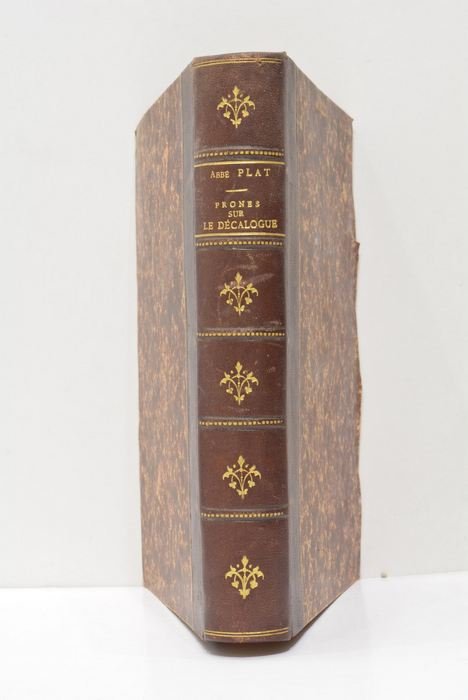 Cinquente deux prones sur le décalogue.