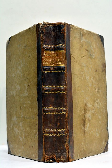 Discours Politiques, Historiques et Critiques, sur quelques gouvernemens de l'Europe.