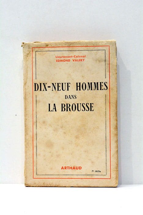 Dix-neuf hommes dans la brousse. 11 illustrations du Capitaine J. …