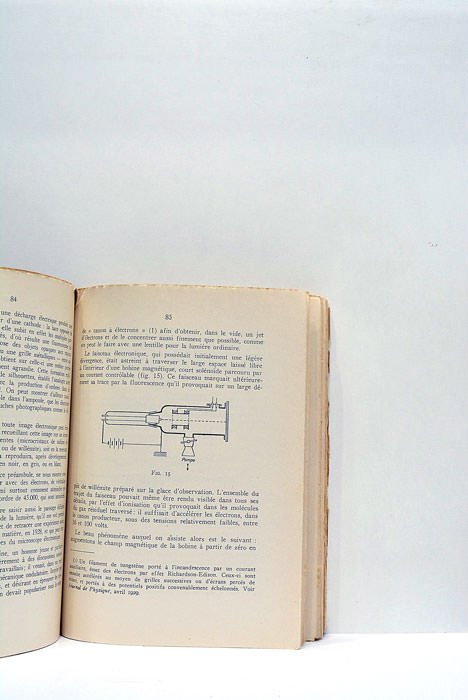 Energie atomique et univers. Du microscope électronique à la Bombe …