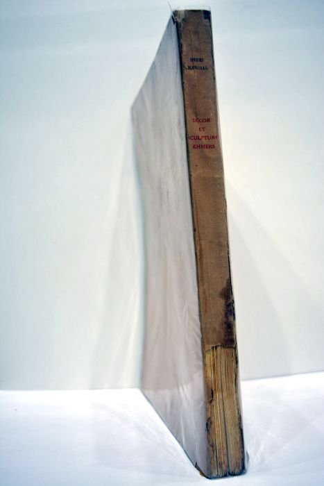 III. Le décor et la scuplture Khemers. Ouvrage honoré d'une …