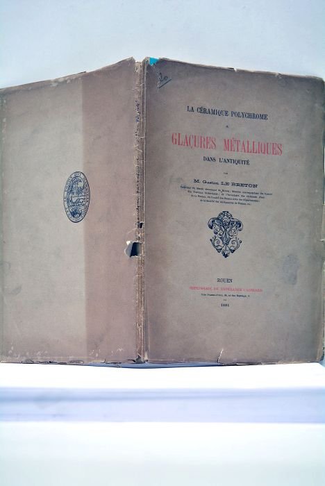 La céramique polychromique à glaçures métalliques.