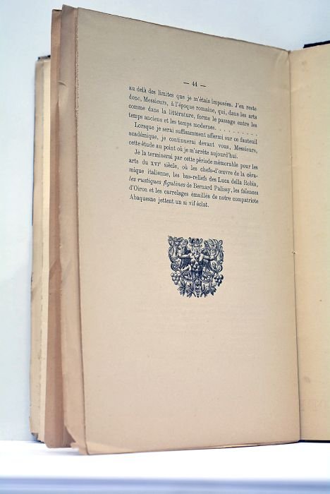 La céramique polychromique à glaçures métalliques.