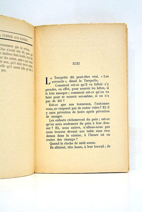 La guerre aux papiers.