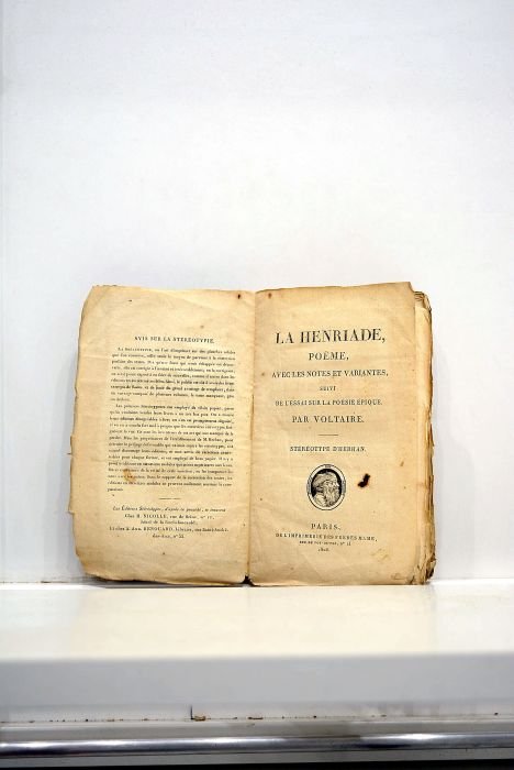 La Henriade, poème, avec les notes et variantes, suivi de …