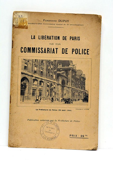 La libération de Paris. Vue d'un Commissariat de Police.