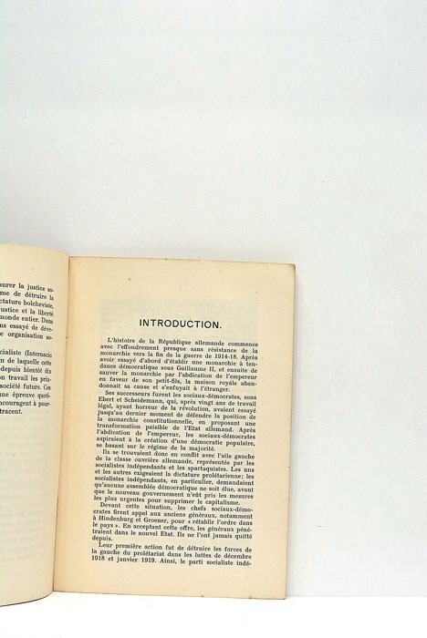 La République Socialiste. Ni démocratie, ni autocratie.