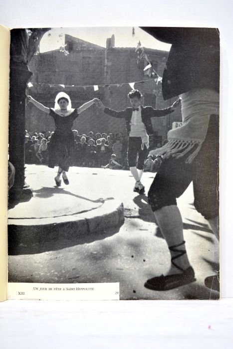 La Sardane. La danse des catalans. Son symbole, sa magie, …