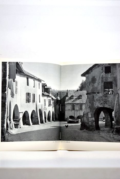 La Savoie. Couverture de Samivel. Ouvrage orné de 157 héliogrammes.