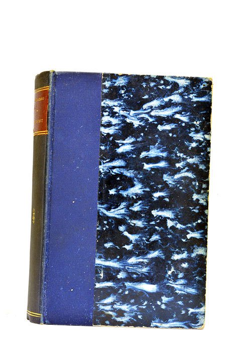 Le saint. Traduit de l'Italien par C.Hérelle.