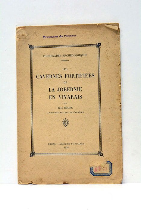 Les cavernes fortifiées de la Jobernie en Vivarais.