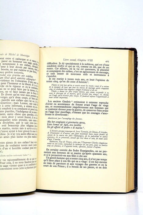 LES ESSAIS de Michel de Montaigne.