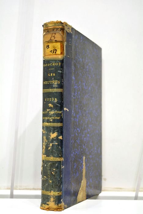 Les Neutres. Etude juridique et historique de droit maritime international.