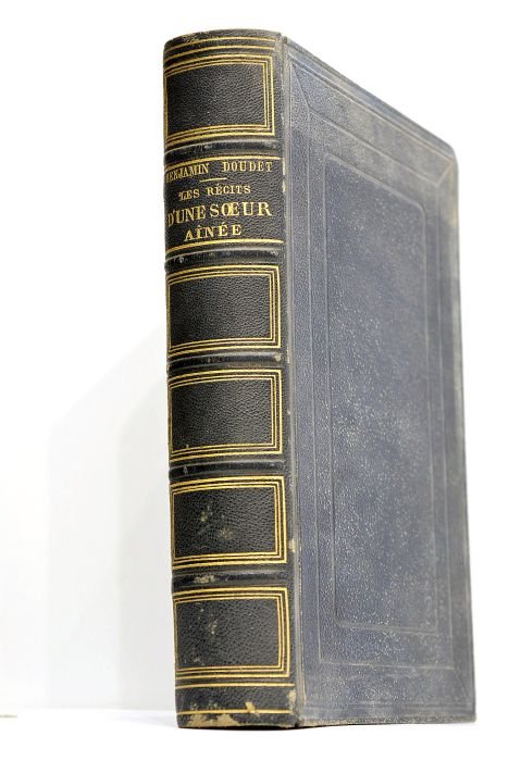 Les récits d'une soeur aînée.