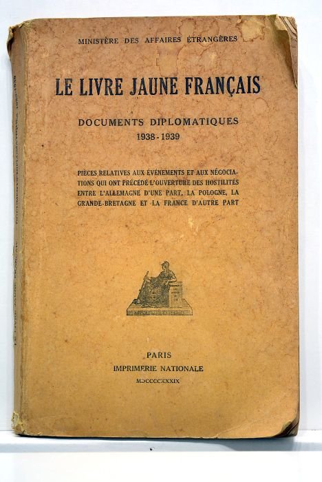 LIVRE (le) jaune français. Documents diplomatiques 1938-1939. Pièces relatives aux …
