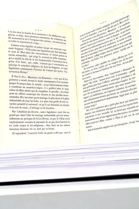 PETITION adressée au Sénat pour réclamer, au nom des Intérêts …