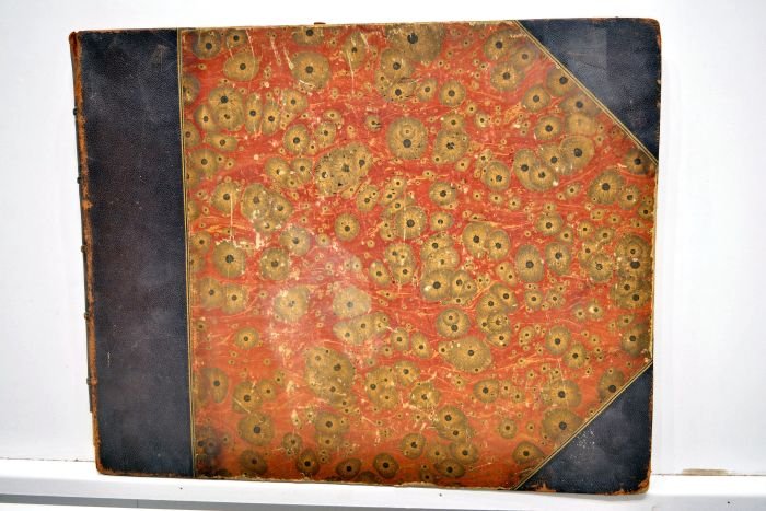 Portofolio de photographies des villes, paysages et peintures célèbres. Contenant …