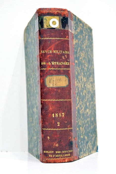 REVUE MILITAIRE de l'étranger.