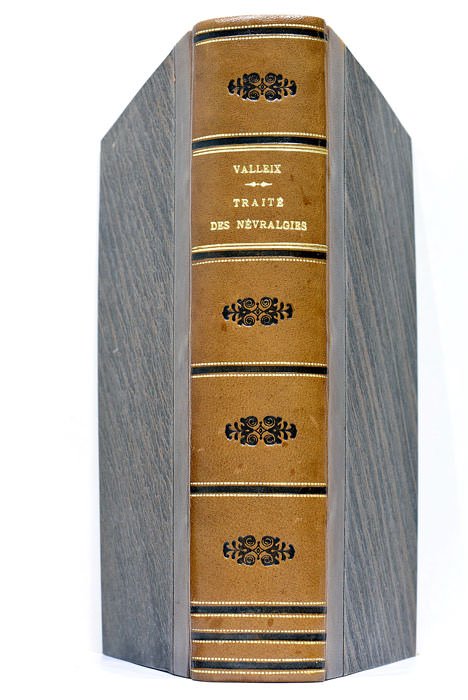 Traité des Névralgies ou Affections douloureuses des Nerfs.