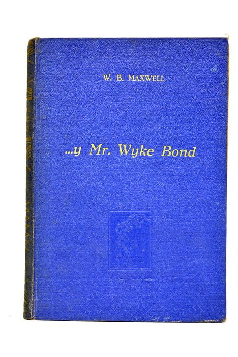 … y Mr Wike Bond.