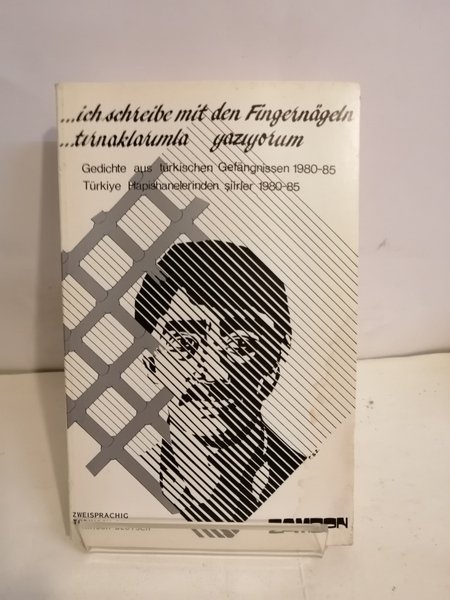 ICH SCHREIBE MIT DEN FINGERNAGELN