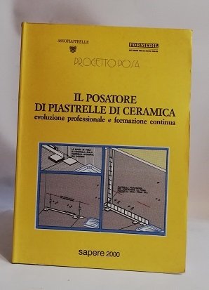 IL POSATORE DI PIASTRELLE DI CERAMICA.