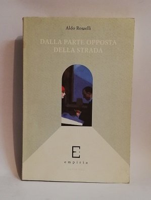 DALLA PARTE OPPOSTA DELLA STRADA. | Immagine principale