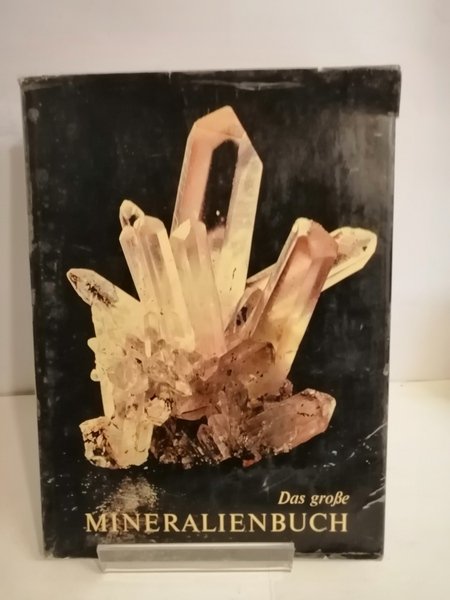 DAS GROßE MINERALIENBUCH