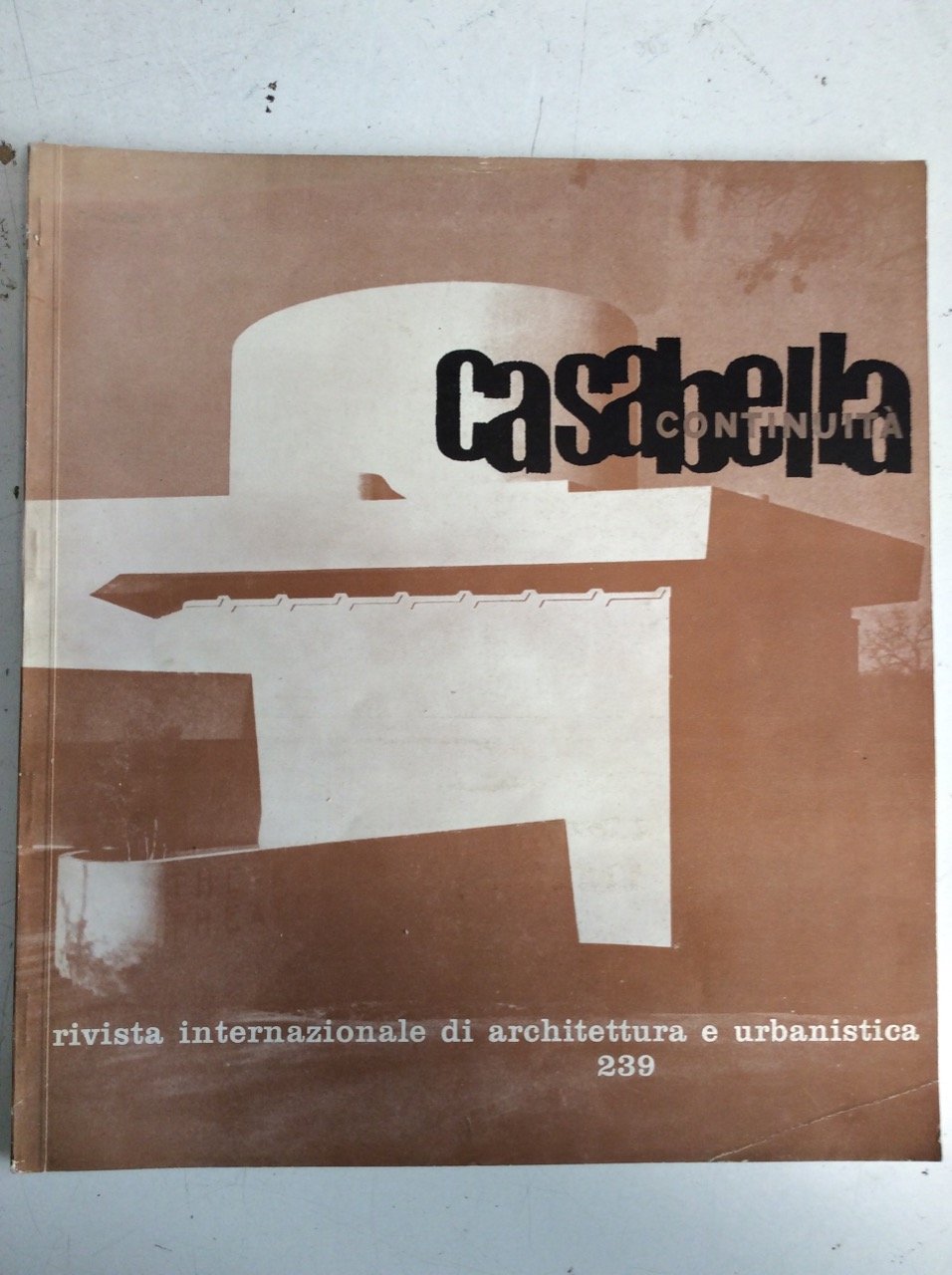 CASABELLA CONTINUITA'. Rivista internazionale di Architettura e Urbanistica N. 239. … | Immagine principale