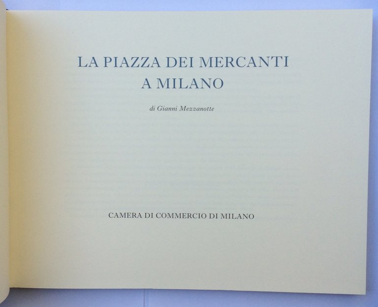 LA PIAZZA DEI MERCANTI A MILANO.
