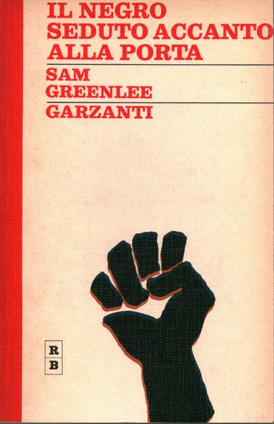 Il negro seduto accanto alla porta