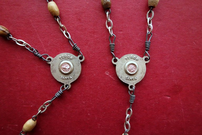 2 Rosari in Legno d'Ulivo Reliquie di Terra della Terra …