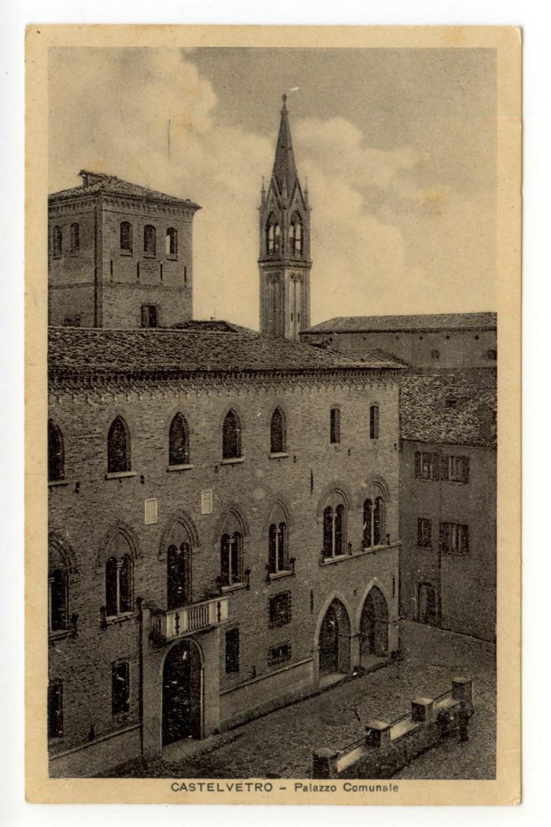 Cartolina Castelvetro Palazzo Comunale non viaggiata