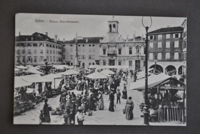 Cartolina Friuli Udine Piazza Mercatonuovo Mercato Animato Venditrici 1915