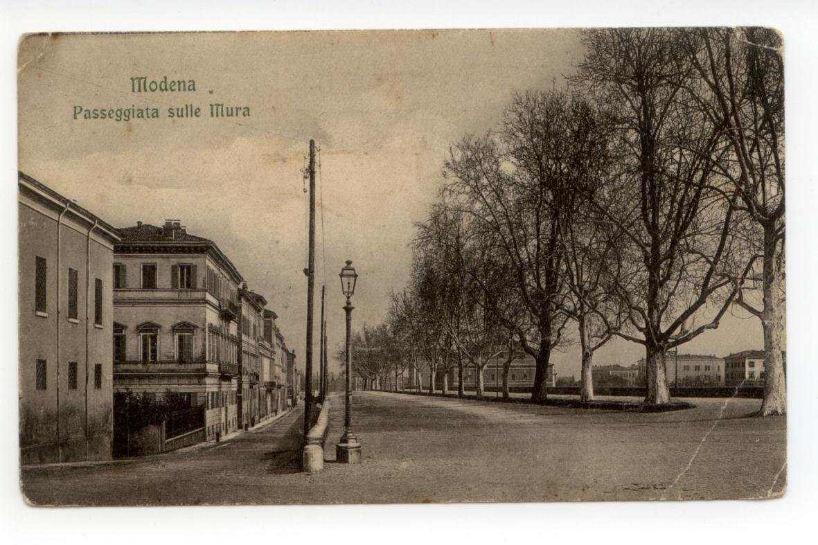 Cartolina Modena Passeggiata sulle Mura viaggiata 1906