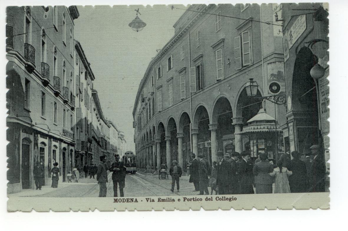 Cartolina Modena Via Emilia e Portico del Collegio viaggiata 1914