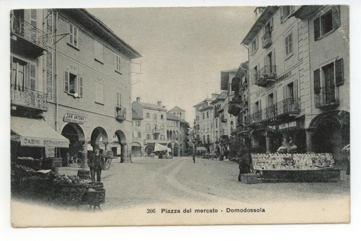 Cartolina Piazza del Mercato Domodossola 1908 viaggiata | Immagine principale