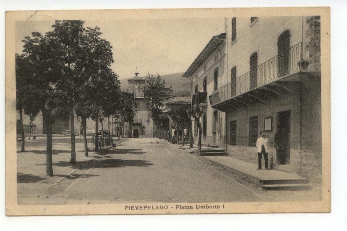 Cartolina Pievepelago Piazza Umberto I 1926 viaggiata Modena | Immagine principale