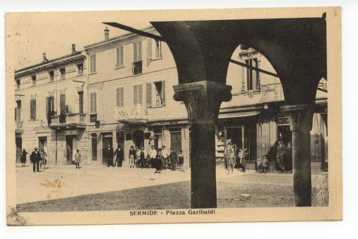 Cartolina Sermide Piazza Garibaldi 1930 viaggiata Mantova