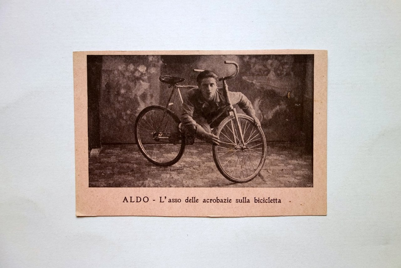 Cartoncino Aldo l'Asso delle Acrobazie sulla Bicicletta Primo '900 Raro