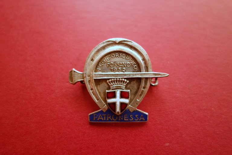 Distintivo 1∞ Concorso Ippico Fossano 1952 Patronessa Smaltato Originale | Immagine Gallery 1