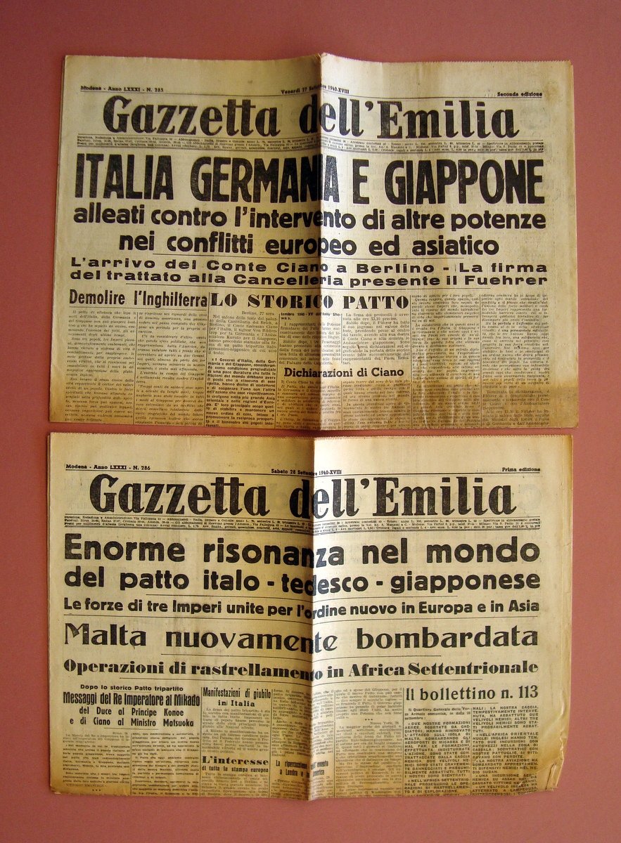Due quotidiani Gazzetta dell'Emilia 1940 Italia Germania Giappone alleati