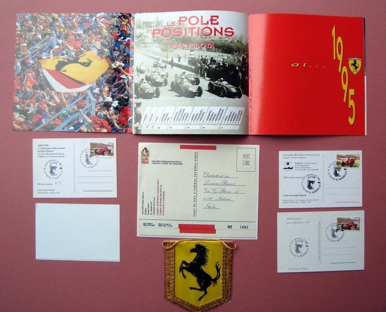 Ferrari curiosit‡ varie 1 fotografia 3 cartoline 1 distintivo 1 …